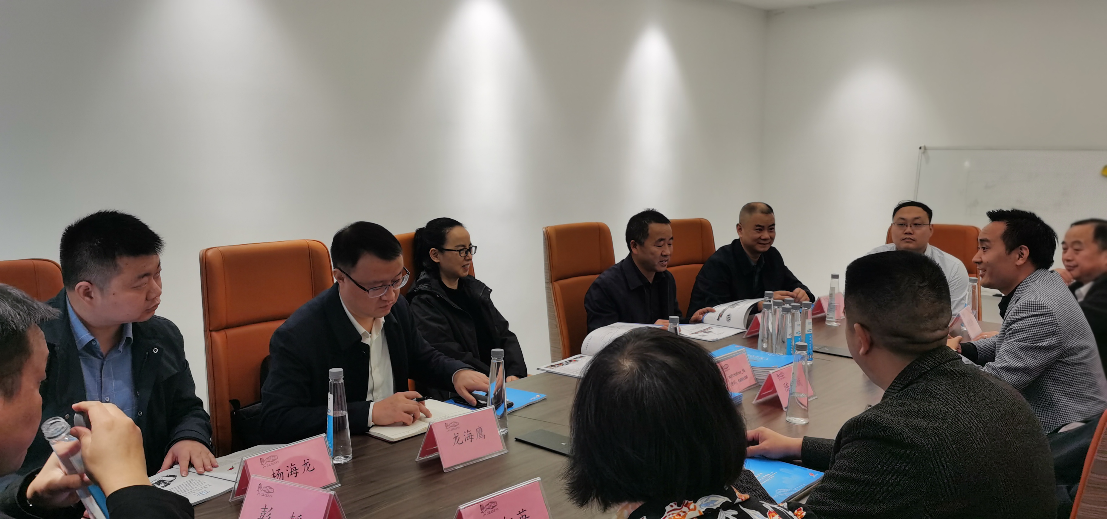  Yan Lijun, Vice mayor of Shaoyang City, led the delegation to visit Haffner Group